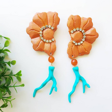 Load image into Gallery viewer, Pacifico Statement Earrings

